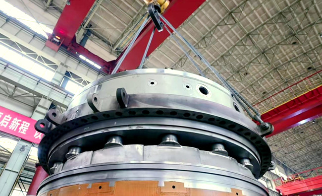 水轮机装配现场。。。受访者供图